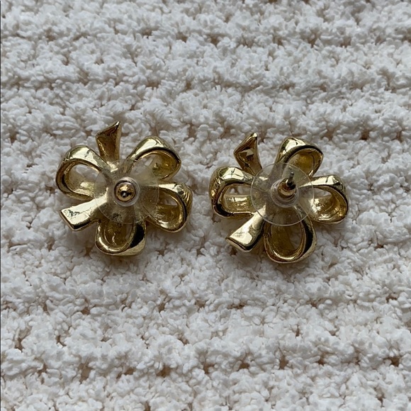 Gold bow earrings - Picture 2 of 3